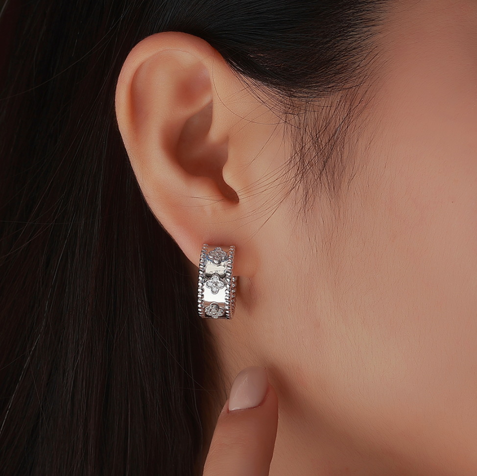 The Antoinette Quatrefoil Band Hoops